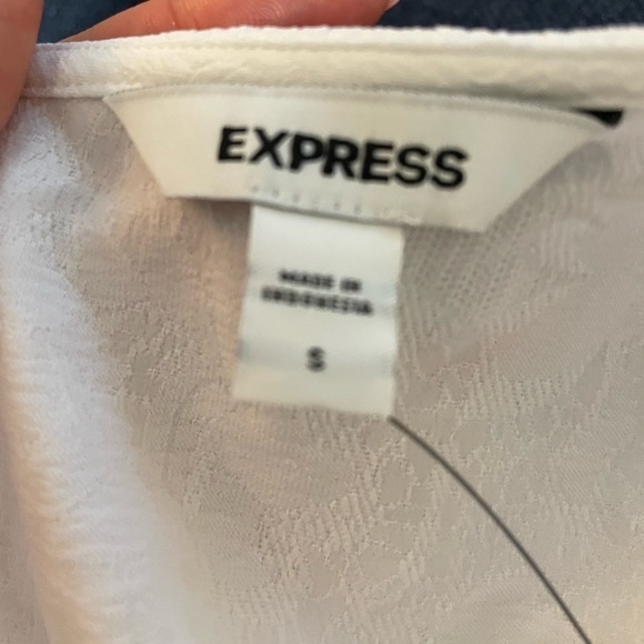 Express White Loose Flowy Peplum Top Size Small NWT - Picture 5 of 10